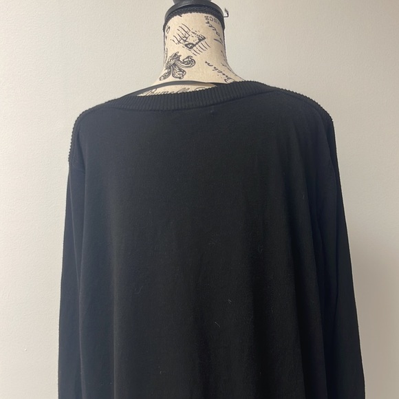 In good used condition Woman’s Cable & Gauge sweater. Size is 2X. - Picture 13 of 16